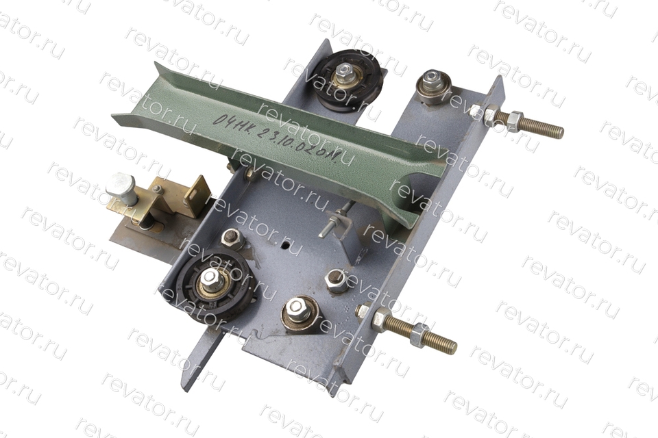 Каретка двери кабины правая проем 700мм 0411К.23.10.020М КМЗ
